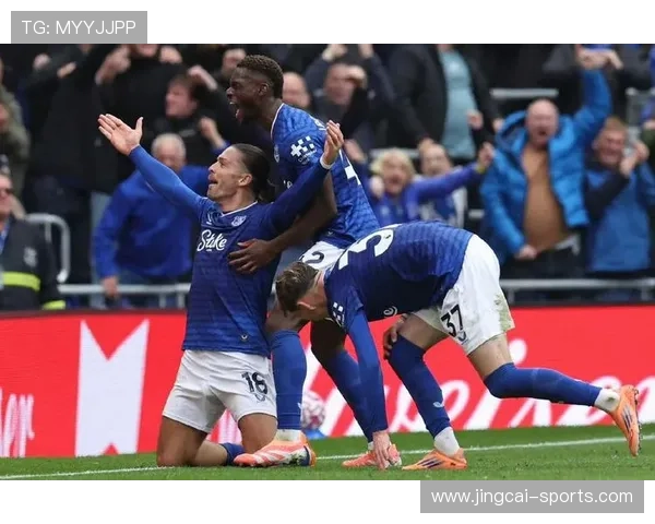 水晶宫1-1利兹联,格瓦迪奥尔拦截关键射门 水晶宫1-1利兹联,格瓦迪奥尔拦截关键射门