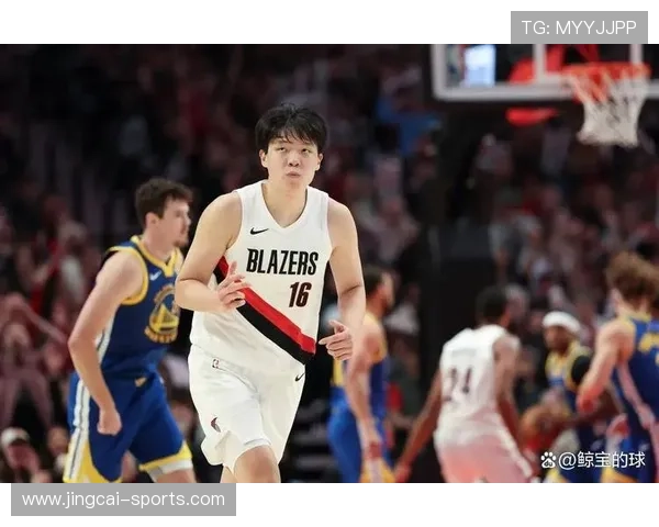 磕磕碰碰很正常~杨瀚森赛后和撞到他头的理查德拥抱致意的体育精神报道 磕磕碰碰很正常~杨瀚森赛后和撞到他头的理查德拥抱致意的体育精神报道