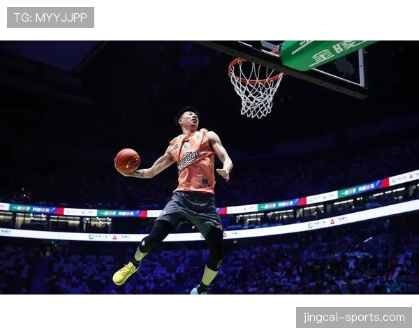 特写：全明星扣篮大赛，外卡球员“云南滑翔机”矣进宏致敬卡特